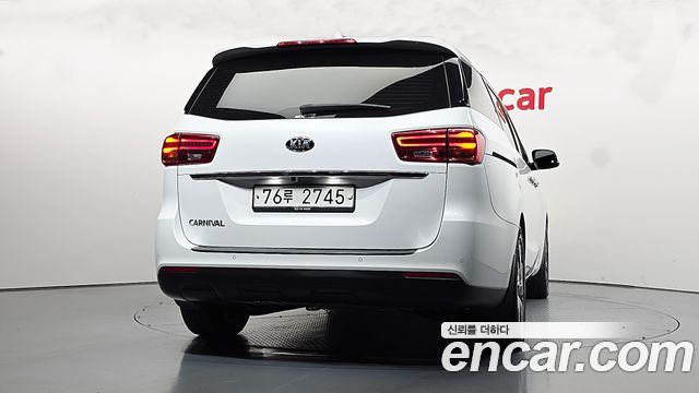 Kia Canival 2019 — photo 4