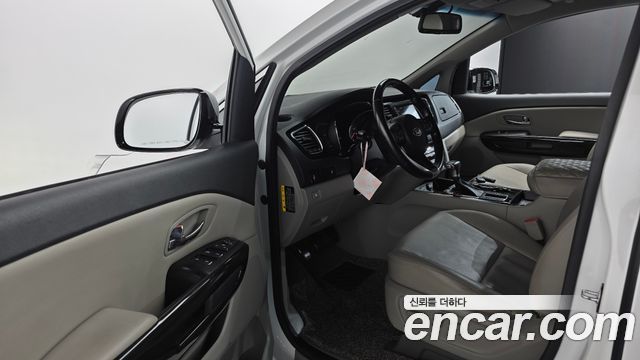 Kia Canival 2019 — photo 10