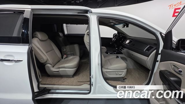 Kia Canival 2019 — photo 11