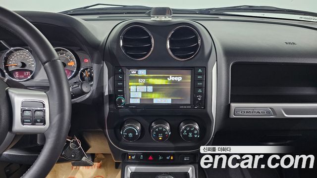 Jeep Compass 2015 — photo 16