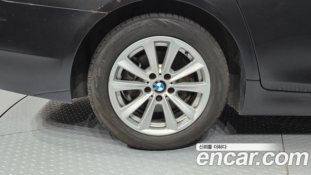 BMW 5-Series 2010 — photo 5
