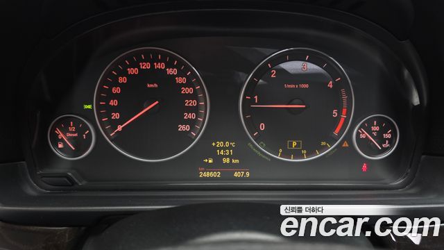 BMW 5-Series 2010 — photo 8