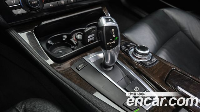 BMW 5-Series 2010 — photo 9