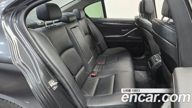 BMW 5-Series 2010 — photo 11