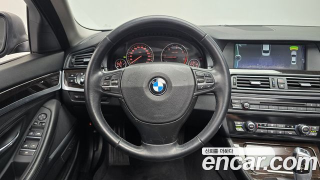 BMW 5-Series 2010 — photo 13