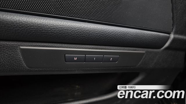 BMW 5-Series 2010 — photo 16
