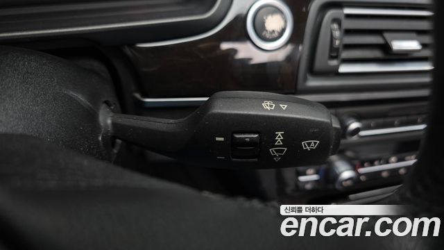 BMW 5-Series 2010 — photo 17