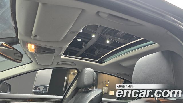BMW 5-Series 2010 — photo 19