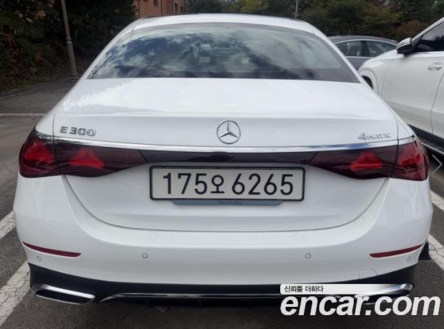 Mercedes-Benz E-Class 2025 — photo 2