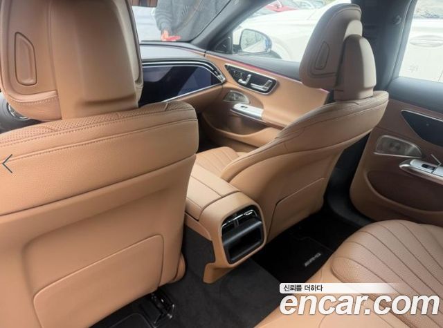 Mercedes-Benz E-Class 2025 — photo 8