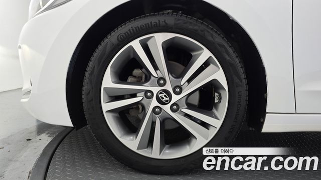 Hyundai AVANTE 2018 — photo 5