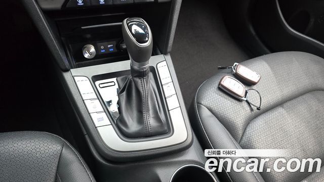 Hyundai AVANTE 2018 — photo 9