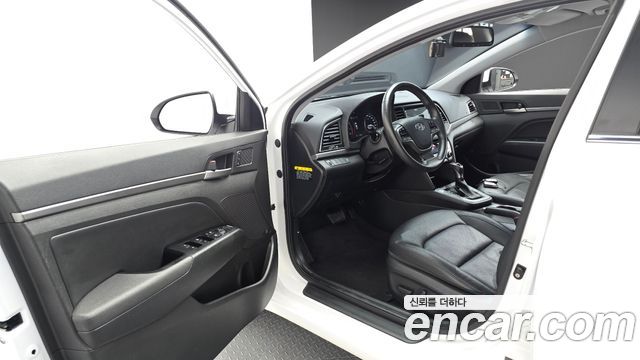 Hyundai AVANTE 2018 — photo 10