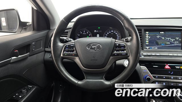 Hyundai AVANTE 2018 — photo 12