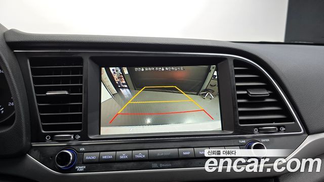 Hyundai AVANTE 2018 — photo 14
