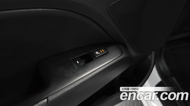 Hyundai AVANTE 2018 — photo 16