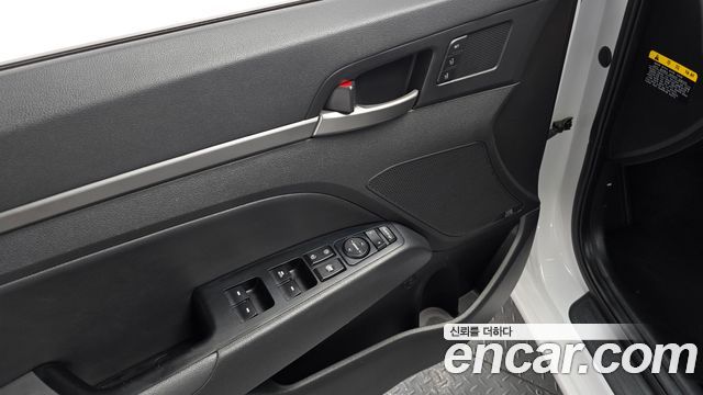 Hyundai AVANTE 2018 — photo 17