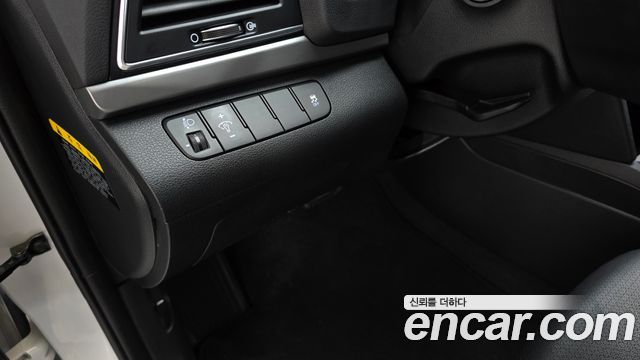 Hyundai AVANTE 2018 — photo 19