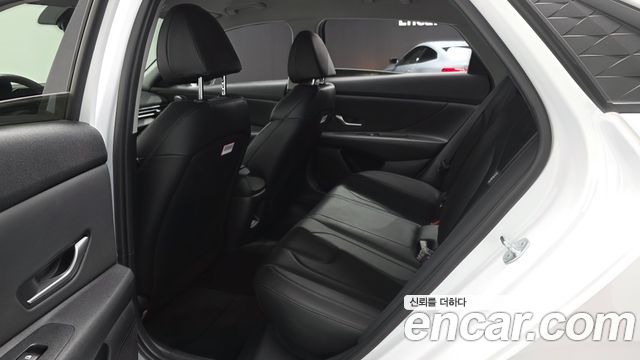 Hyundai AVANTE 2024 — photo 18