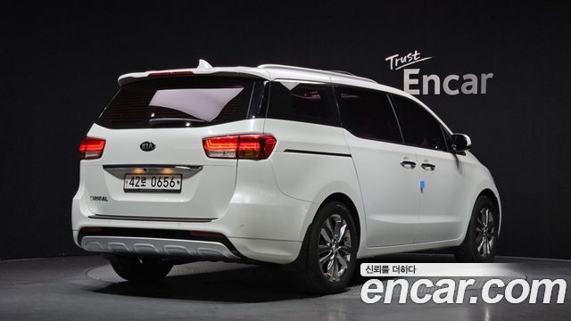 Kia Canival 2016 — photo 2