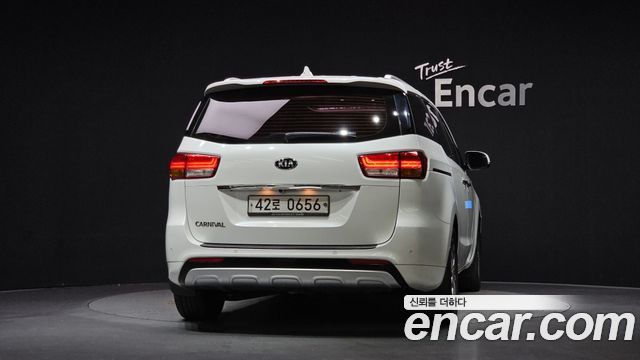 Kia Canival 2016 — photo 4