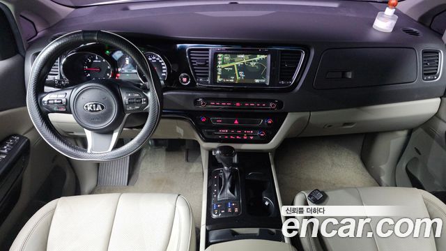 Kia Canival 2016 — photo 10
