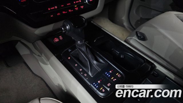 Kia Canival 2016 — photo 12