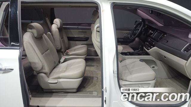 Kia Canival 2016 — photo 17
