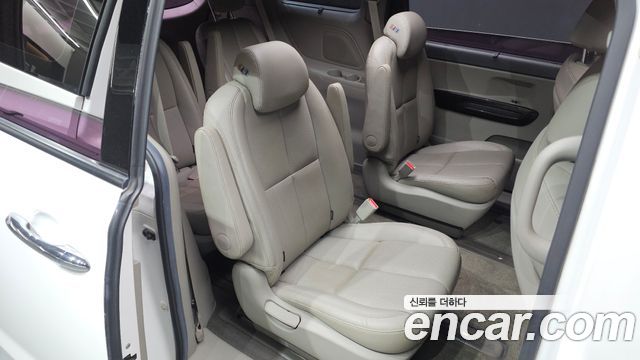 Kia Canival 2016 — photo 18