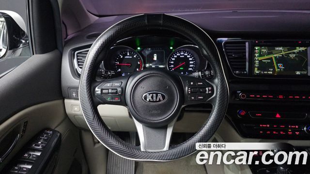 Kia Canival 2016 — photo 19