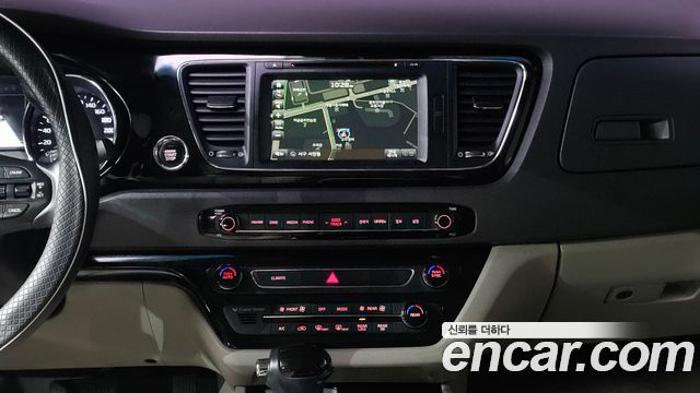 Kia Canival 2016 — photo 20