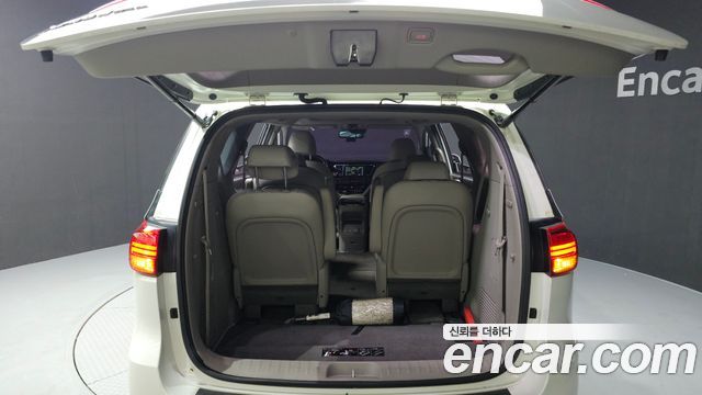 Kia Canival 2016 — photo 26