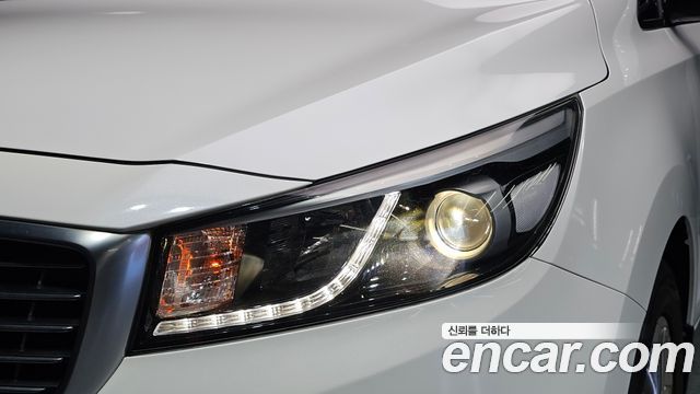 Kia Canival 2016 — photo 8