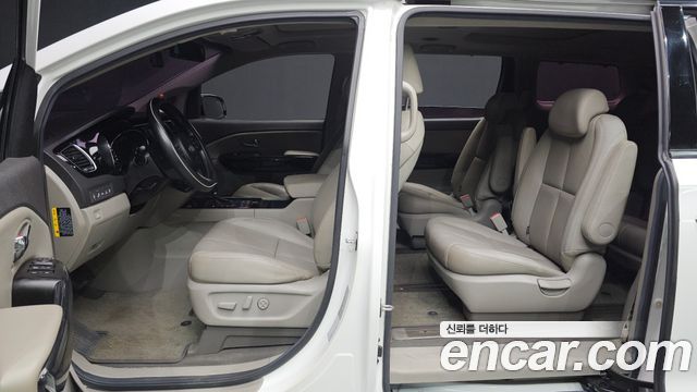 Kia Canival 2016 — photo 16
