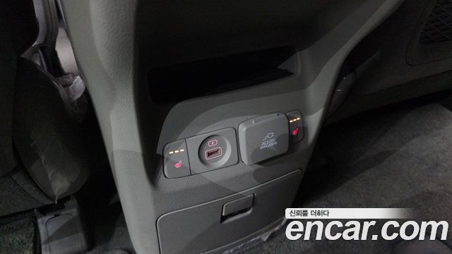 Kia Canival 2016 — photo 31