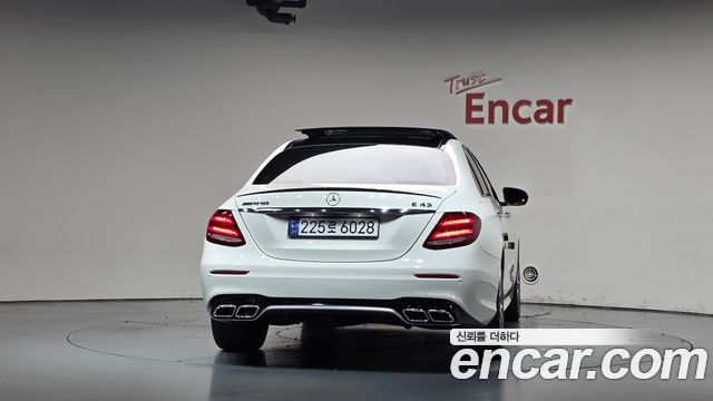 Mercedes-Benz E-Class 2017 — photo 4