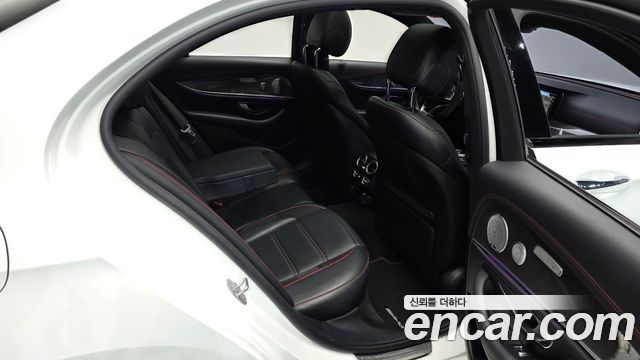 Mercedes-Benz E-Class 2017 — photo 18