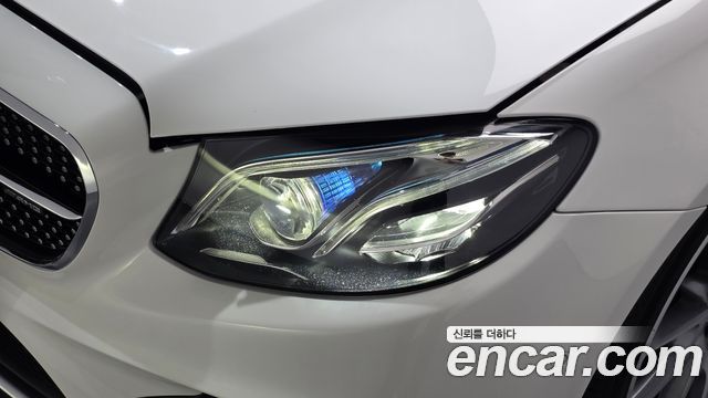 Mercedes-Benz E-Class 2017 — photo 8