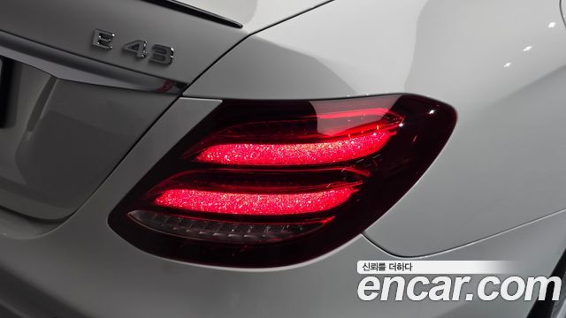 Mercedes-Benz E-Class 2017 — photo 9