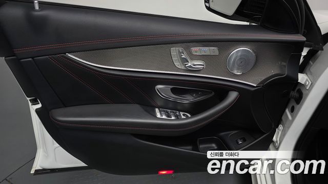 Mercedes-Benz E-Class 2017 — photo 14