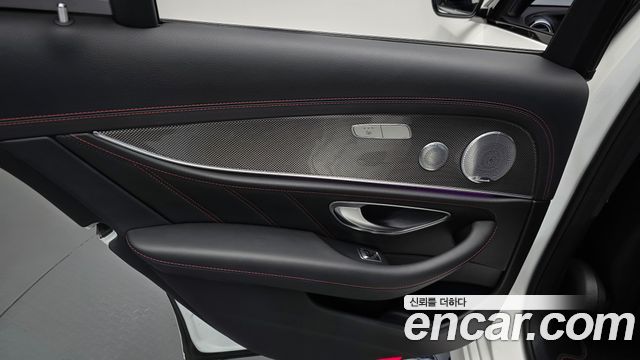 Mercedes-Benz E-Class 2017 — photo 15