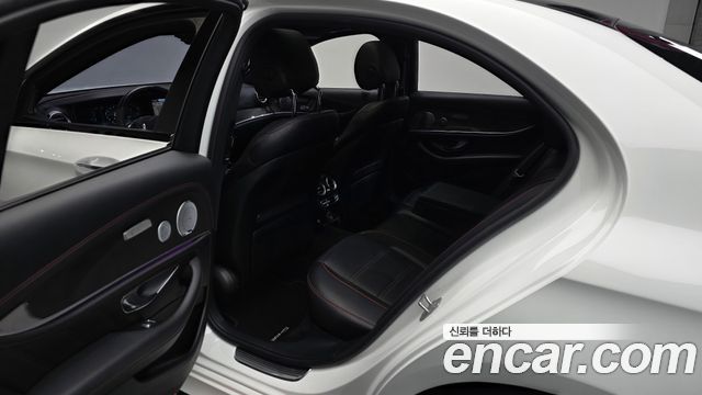 Mercedes-Benz E-Class 2017 — photo 16