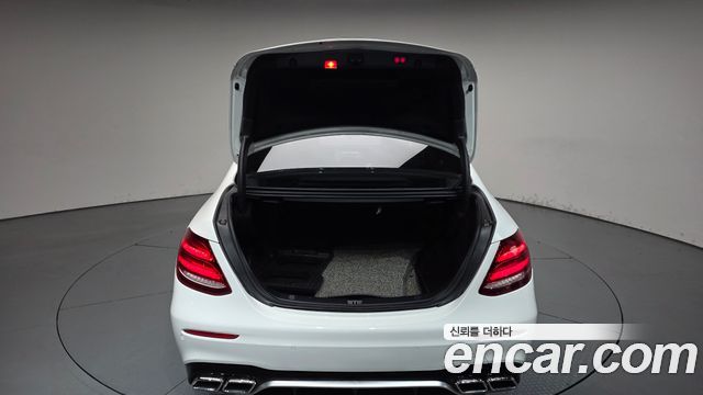 Mercedes-Benz E-Class 2017 — photo 37