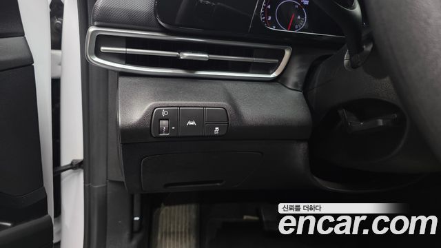 Hyundai AVANTE 2021 — photo 25