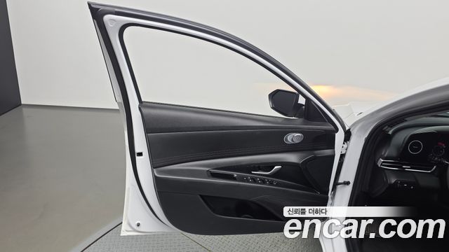 Hyundai AVANTE 2021 — photo 14