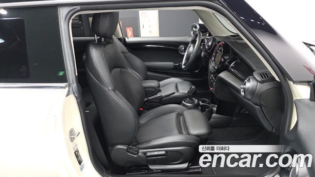 Mini Cooper 2020 — photo 17