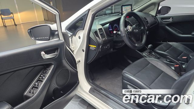 Kia K3 2015 — photo 10