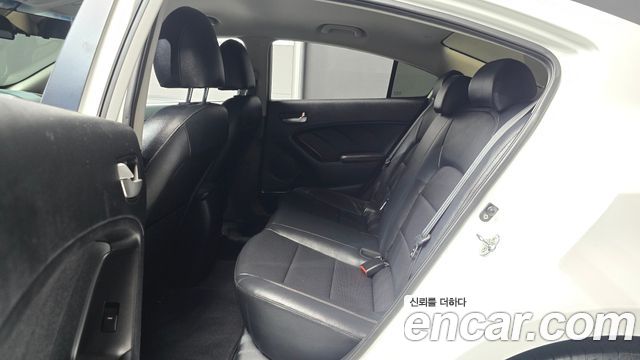 Kia K3 2015 — photo 11
