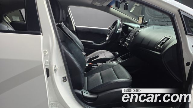 Kia K3 2015 — photo 12