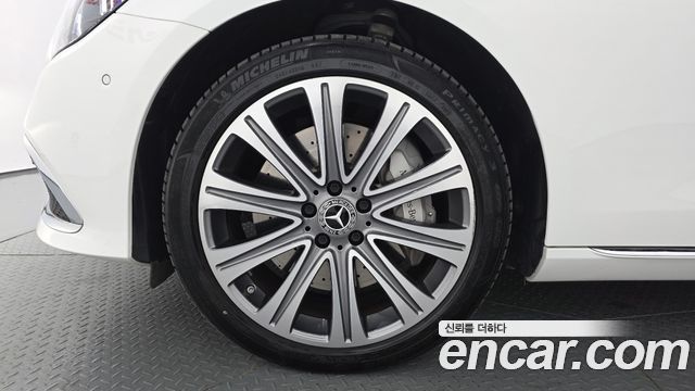 Mercedes-Benz E-Class 2022 — photo 5